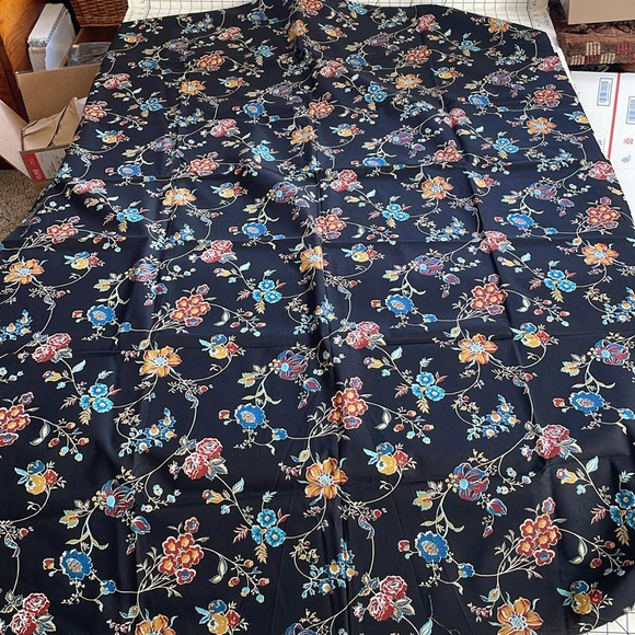 Peter Pan Fabrics, black cotton w bright floral/tropical motif, 62" x W42 - Picture 4 of 7